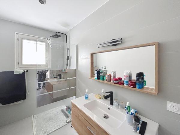 Maison individuelle rénovée 2024 jardin et garage