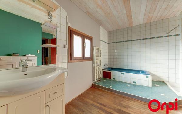 Maison à vendre    9 pièces • 211,98 m2 Villeurbanne