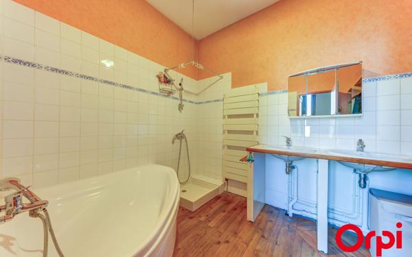 Maison à vendre    9 pièces • 211,98 m2 Villeurbanne