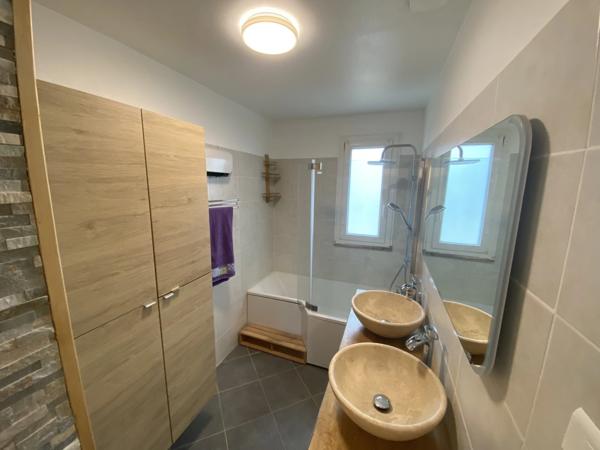 Au calme à Longvic, Maison de 90 m2 rénovée et élevée sur sous-sol