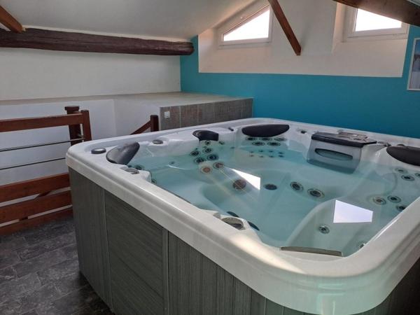 Duplex /Triplex  222m² TULLINS ( 38210 )