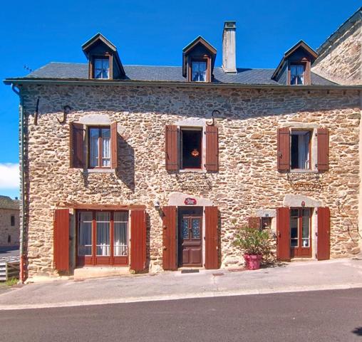 Maison de village en pierres apparentes