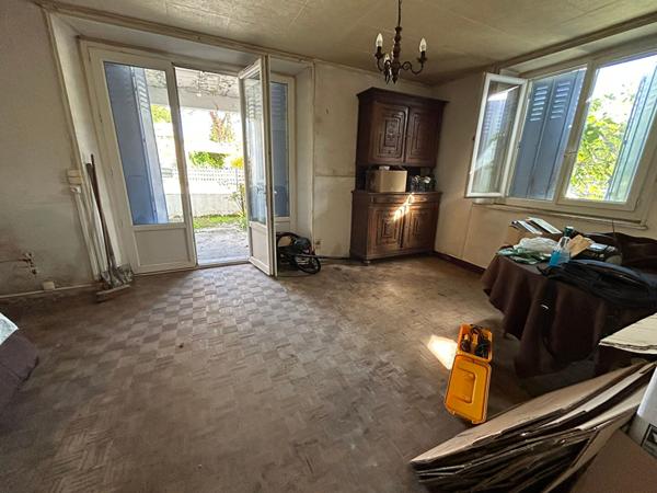 A VENDRE MAISON DIVISEE EN 3 APPARTEMENTS + TERRASSES + GARAGE + JARDIN