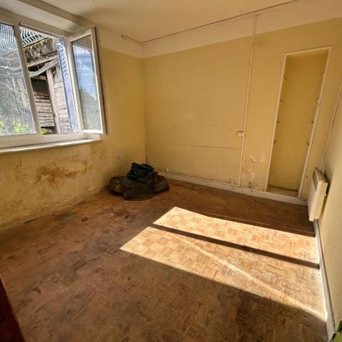 A VENDRE MAISON DIVISEE EN 3 APPARTEMENTS + TERRASSES + GARAGE + JARDIN