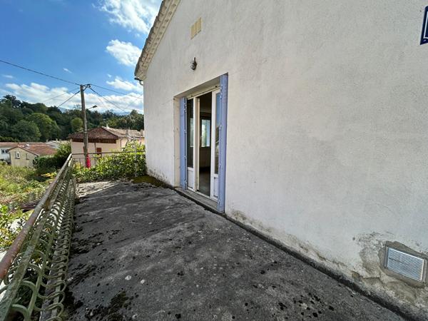 A VENDRE MAISON DIVISEE EN 3 APPARTEMENTS + TERRASSES + GARAGE + JARDIN