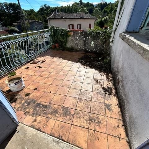 A VENDRE MAISON DIVISEE EN 3 APPARTEMENTS + TERRASSES + GARAGE + JARDIN