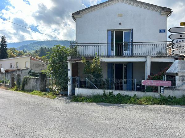 A VENDRE MAISON DIVISEE EN 3 APPARTEMENTS + TERRASSES + GARAGE + JARDIN