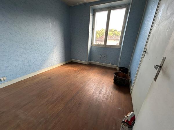A VENDRE MAISON DIVISEE EN 3 APPARTEMENTS + TERRASSES + GARAGE + JARDIN