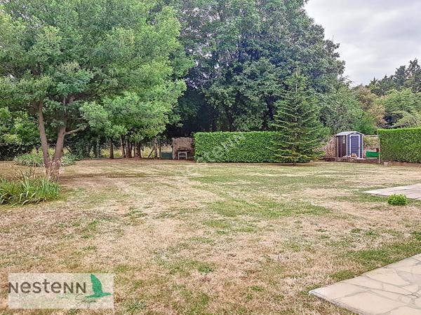 A vendre maison à deux pas du centre de Saujon,110 m², 3 chambres,2 garages, terrain de 815m²