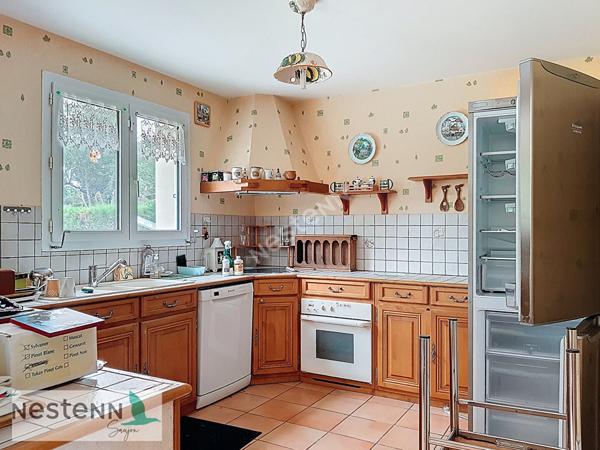 A vendre maison à deux pas du centre de Saujon,110 m², 3 chambres,2 garages, terrain de 815m²