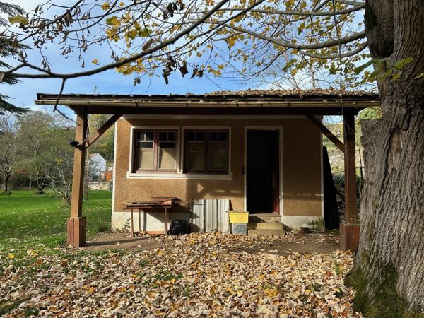 TRÈS AGRÉABLE PLAIN-PIED LUMINEUX, GRAND SÉJOUR, 2 CHAMBRES, TERRASSE 190 M² SUD & EST, SUR 2677 m² EN BORDURE DE SÈVRE.