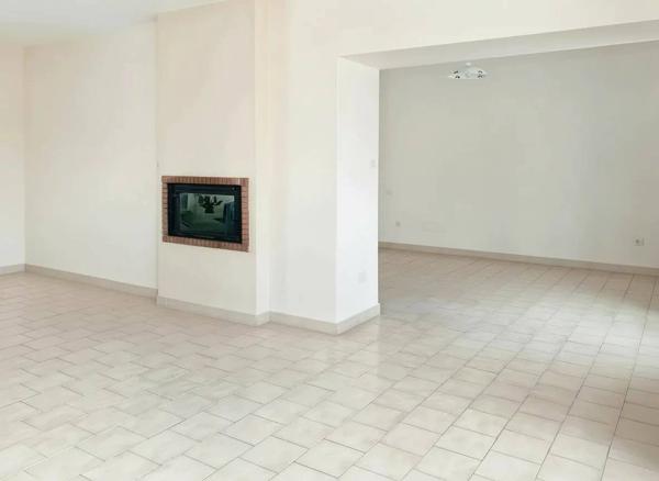 Maison de plain-pied avec dépendance aménageable