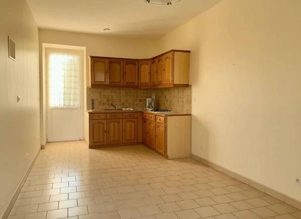 Maison de plain-pied avec dépendance aménageable