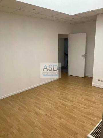 À VENDRE - Local commercial 140 m² - Emplacement idéal proche à la gare de Roubaix