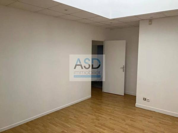À VENDRE - Local commercial 140 m² - Emplacement idéal proche à la gare de Roubaix