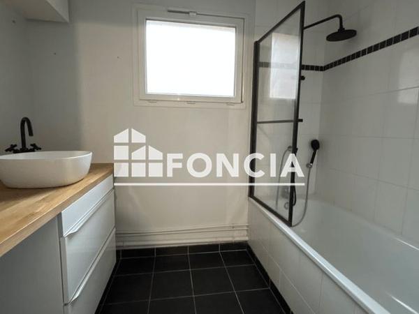 Location Appartement 3 pièces 71.1 m² - 5 Avenue Simone La Madeleine 59110