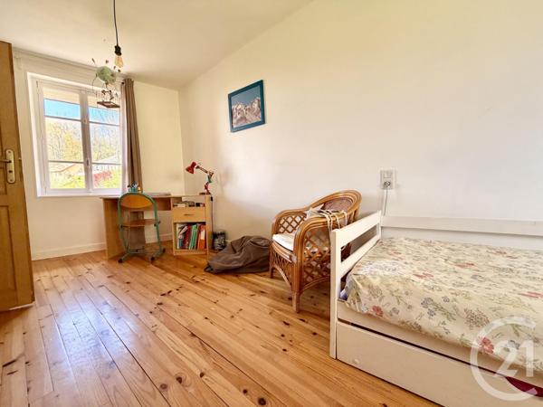 Maison à vendre  8 pièces - 180,10 m2 ST GENIX SUR GUIERS - 73