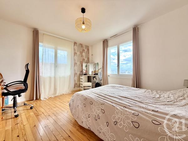 Maison à vendre  8 pièces - 180,10 m2 ST GENIX SUR GUIERS - 73