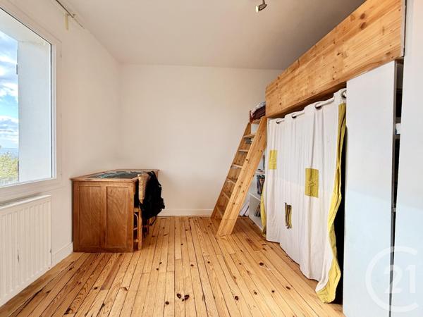 Maison à vendre  8 pièces - 180,10 m2 ST GENIX SUR GUIERS - 73