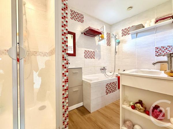 Maison à vendre  8 pièces - 180,10 m2 ST GENIX SUR GUIERS - 73