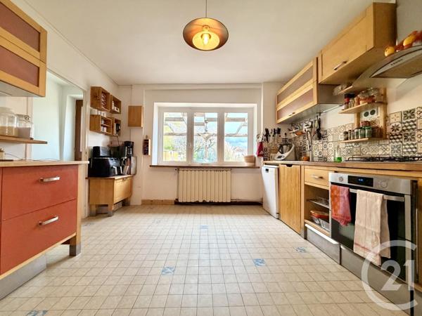 Maison à vendre  8 pièces - 180,10 m2 ST GENIX SUR GUIERS - 73