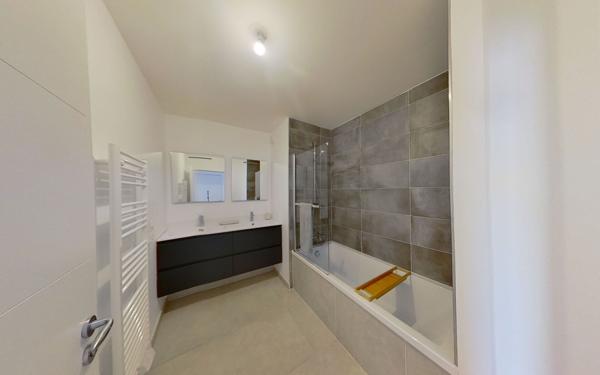 Appartement à louer    3 pièces • 82,51 m2 Annemasse