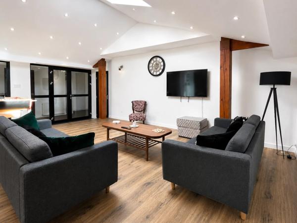 Vente                                                      Immeuble
                        
                     13 pièces                      287 m2                     à Saint-Quentin