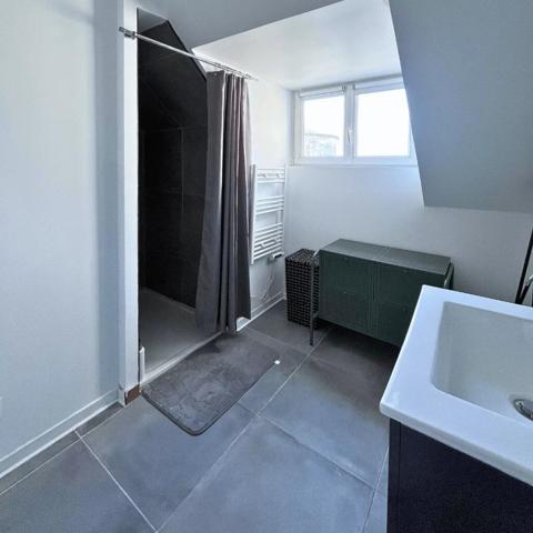 Vente                                                      Immeuble
                        
                     13 pièces                      287 m2                     à Saint-Quentin