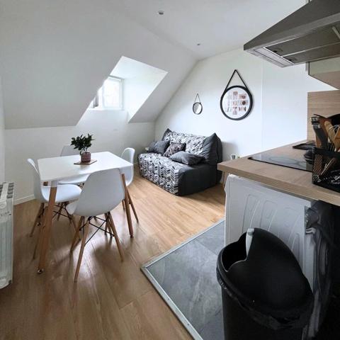 Vente                                                      Immeuble
                        
                     13 pièces                      287 m2                     à Saint-Quentin