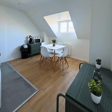 Vente                                                      Immeuble
                        
                     13 pièces                      287 m2                     à Saint-Quentin