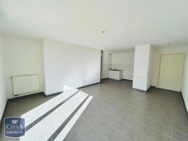 Appartement à louer 3 pièces 64m² Port-Saint-Louis-du-Rhône (13230)