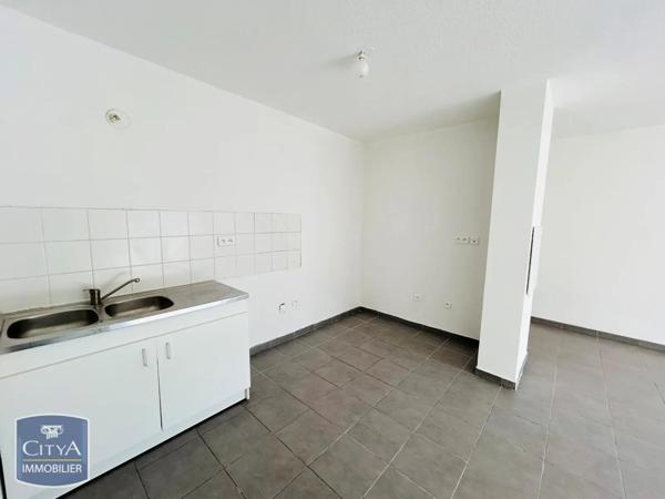 Appartement à louer 3 pièces 64m² Port-Saint-Louis-du-Rhône (13230)