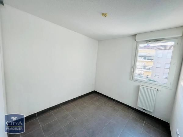 Appartement à louer 3 pièces 64m² Port-Saint-Louis-du-Rhône (13230)