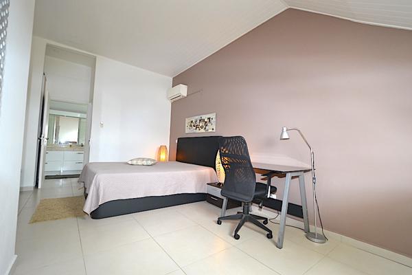 Gosier (97190) Très beau T2 duplex moderne vue mer accès plage