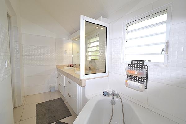 Gosier (97190) Très beau T2 duplex moderne vue mer accès plage