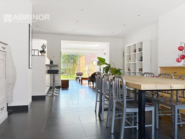 LAMBERSART – Maison familiale, 4 chambres, bureau, 2 salles de bains, garage et jardin LAMBERSART