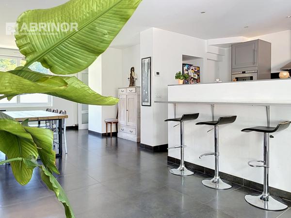 LAMBERSART – Maison familiale, 4 chambres, bureau, 2 salles de bains, garage et jardin LAMBERSART
