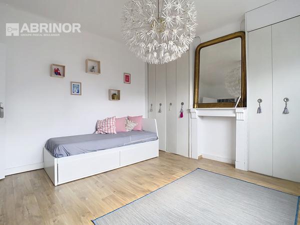 LAMBERSART – Maison familiale, 4 chambres, bureau, 2 salles de bains, garage et jardin LAMBERSART