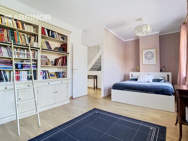 LAMBERSART – Maison familiale, 4 chambres, bureau, 2 salles de bains, garage et jardin LAMBERSART