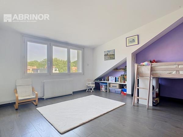LAMBERSART – Maison familiale, 4 chambres, bureau, 2 salles de bains, garage et jardin LAMBERSART