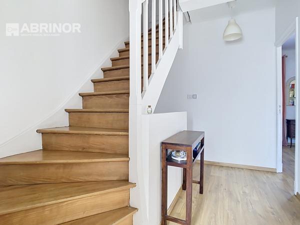 LAMBERSART – Maison familiale, 4 chambres, bureau, 2 salles de bains, garage et jardin LAMBERSART