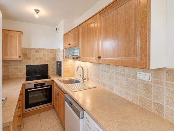 MANOSQUE – T3 traversant avec terrasse, balcon et garage exceptionnel de 24 m²