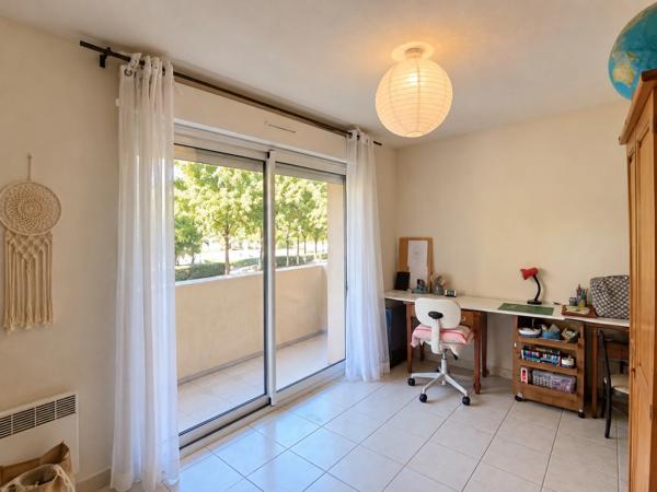 MANOSQUE – T3 traversant avec terrasse, balcon et garage exceptionnel de 24 m²