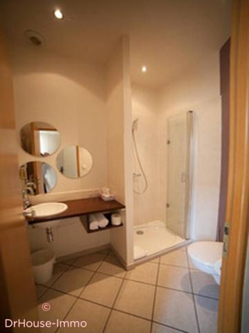 Commerce à vendre 14 pièces de 600 m²