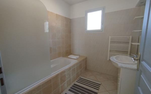 Maison à louer    4 pièces •  Largentière