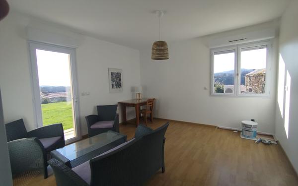 Maison à louer    4 pièces •  Largentière