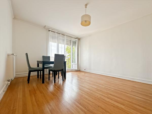 grand studio à Rosny sous Bois - Pré Gentil- Résidence de la Tour