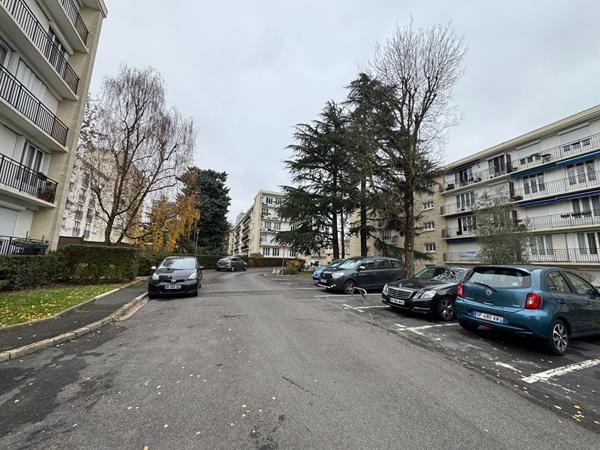 grand studio à Rosny sous Bois - Pré Gentil- Résidence de la Tour