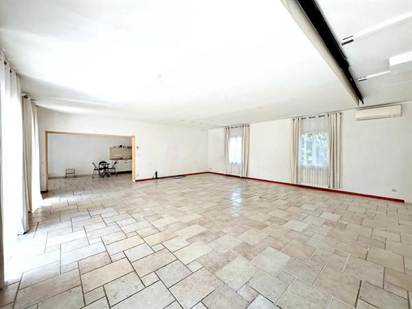 Maison PLAIN PIED Montfavet 3 pièces 153m² et 784m² de terrain