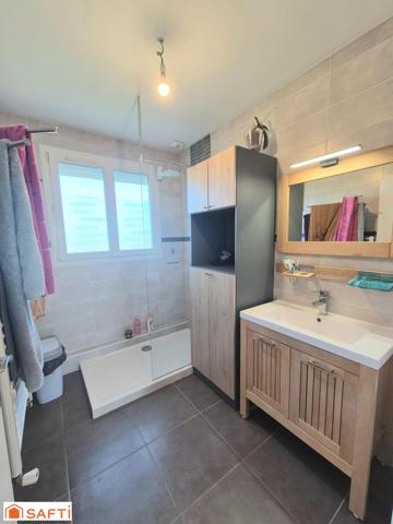 Maison avec hangar et terrain constructible